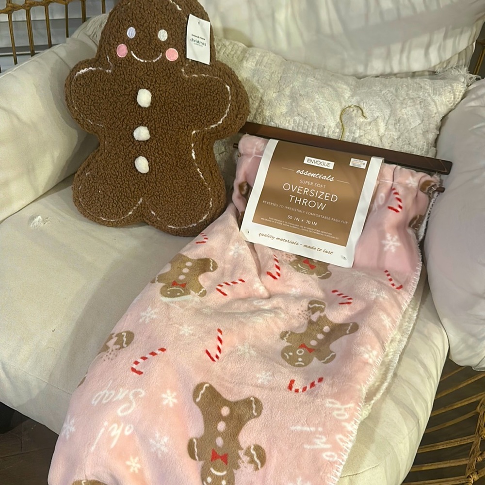 Pink Gingerbread throw blanket and pillow set new tiktok